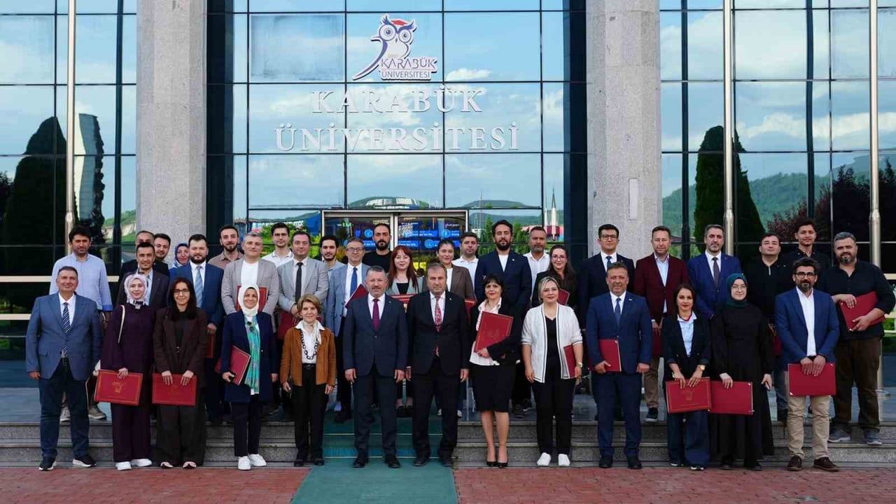 Karabük Üniversitesi, Sosyalfest’e Katkı Veren Akademik ve İdari Personele Teşekkür Belgeleri Verdi
