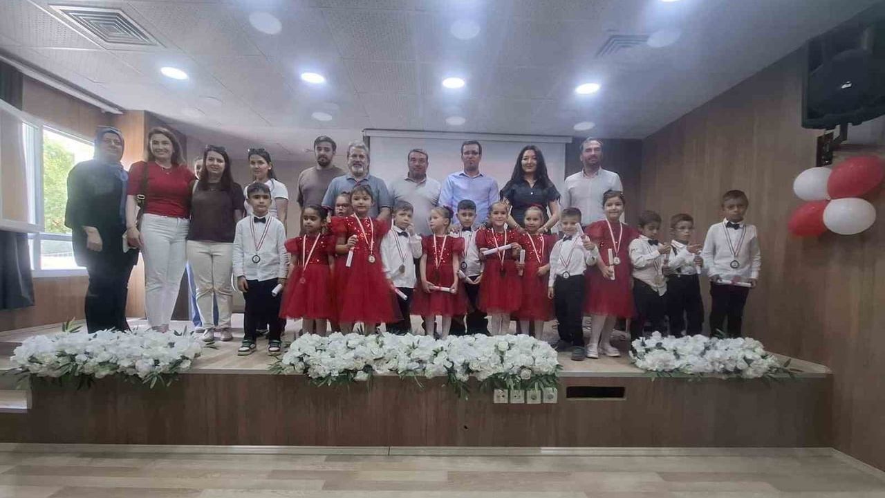 Karacaali İlkokulu Anasınıfları Yeni Konferans Salonunda İlk Kez Sahne Aldı
