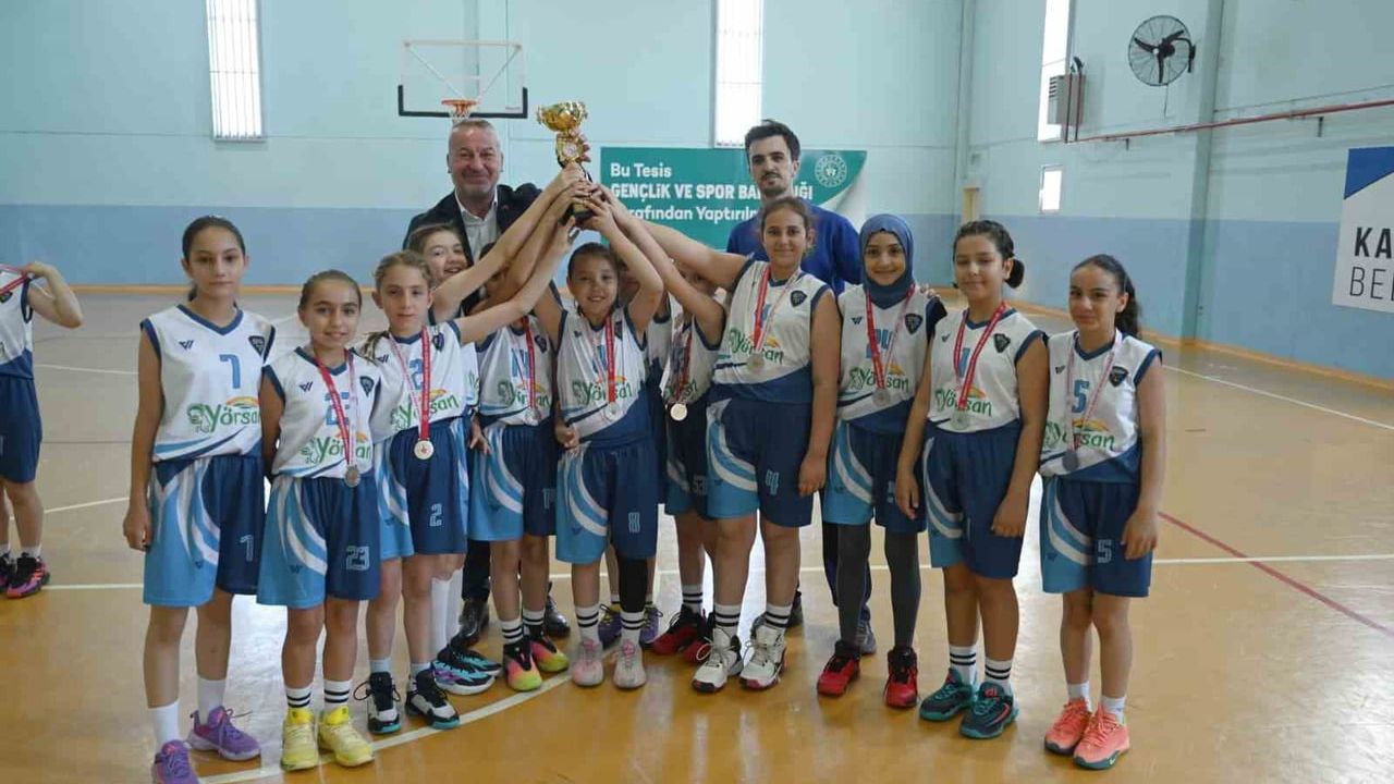Karacabey Belediyespor’da kupa sevinci