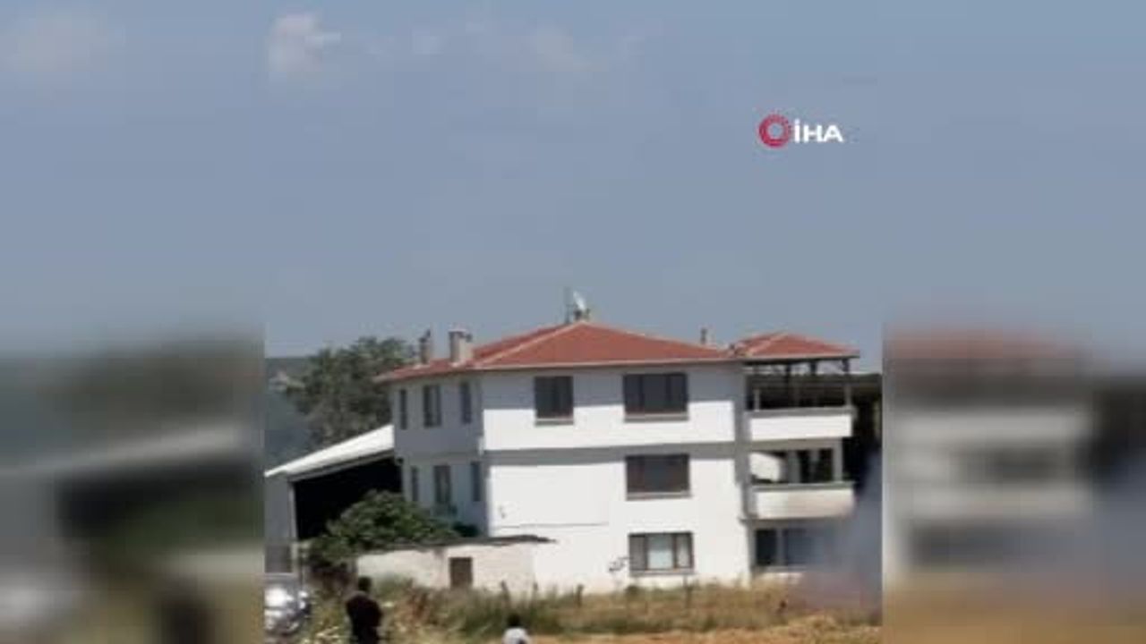 Karacabey'de Kirmikir köyü yolu üzerindeki buğday tarlalarında yangın