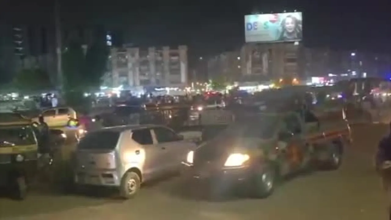 Karaçi’de patlama ve yoğun silah sesleri bildirildi