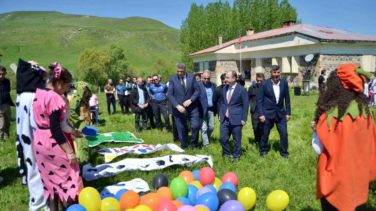 Karaçoban'da örnek sosyal sorumluluk projesi: 'Orda bir köy var çok da uzak değil'