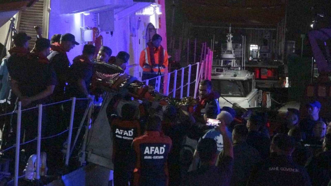 Karadeniz’de saldırıda yaşamını yitiren balıkçı ve 4 yaralı İnebolu'ya getirildi