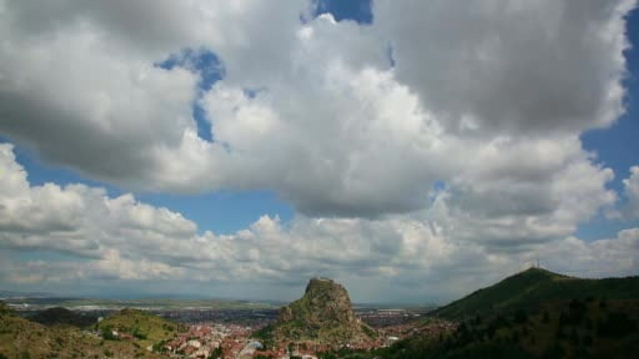 Karahisar Kalesi üzerinde bulutların timelapse görüntüleri ilgi çekti