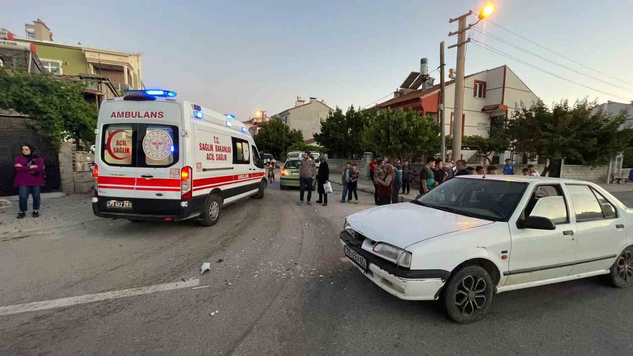 Karaman'da kavşakta iki otomobil çarpıştı: 1 yaralı