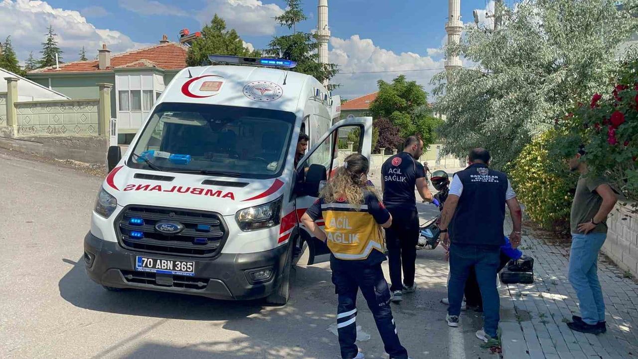 Karaman'da motosiklet devrildi: 3 kişi yaralandı