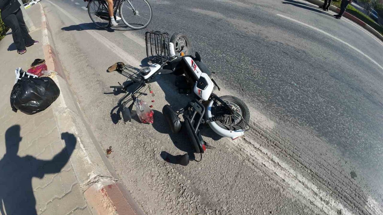 Karaman’da otomobille elektrikli bisiklet çarpıştı: 1 yaralı