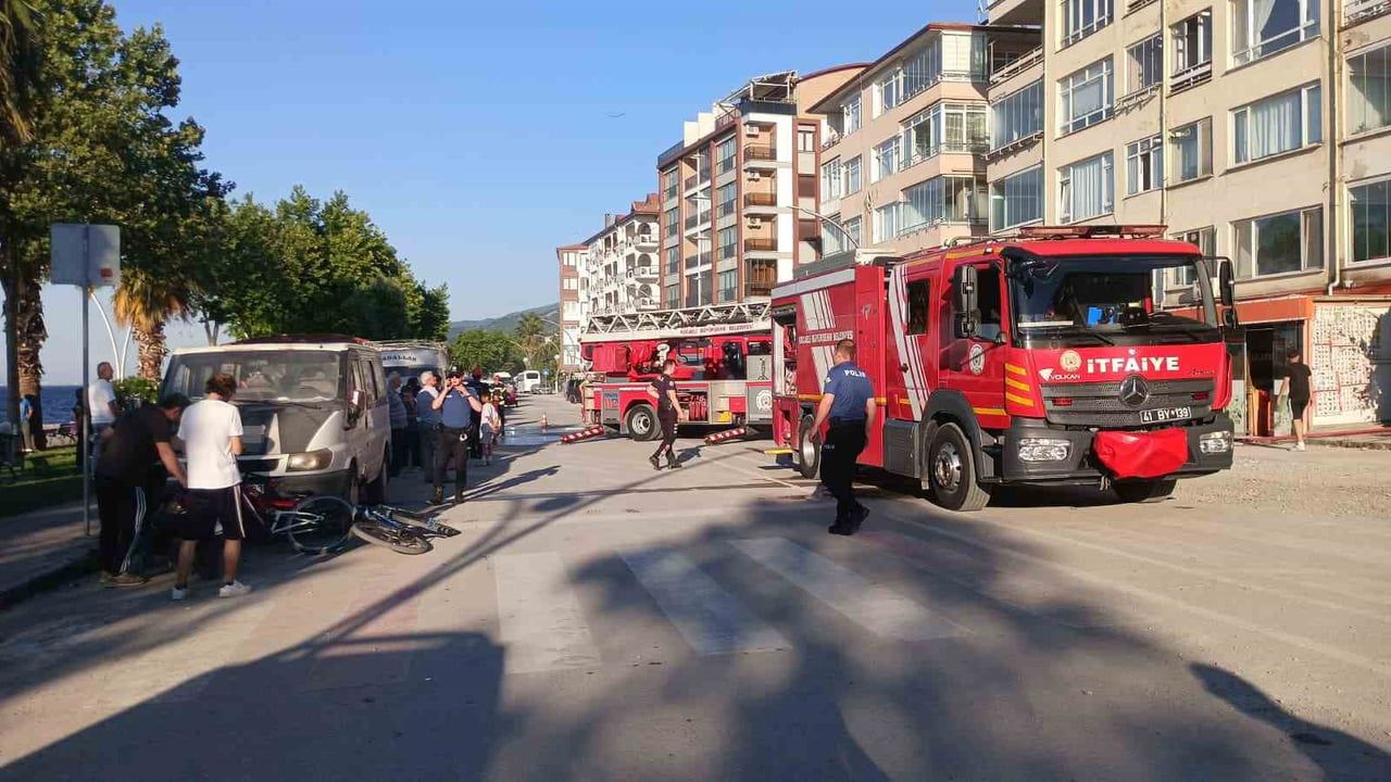 Karamürsel'de 6. kattaki yangında kadın ve çocuk kurtarıldı