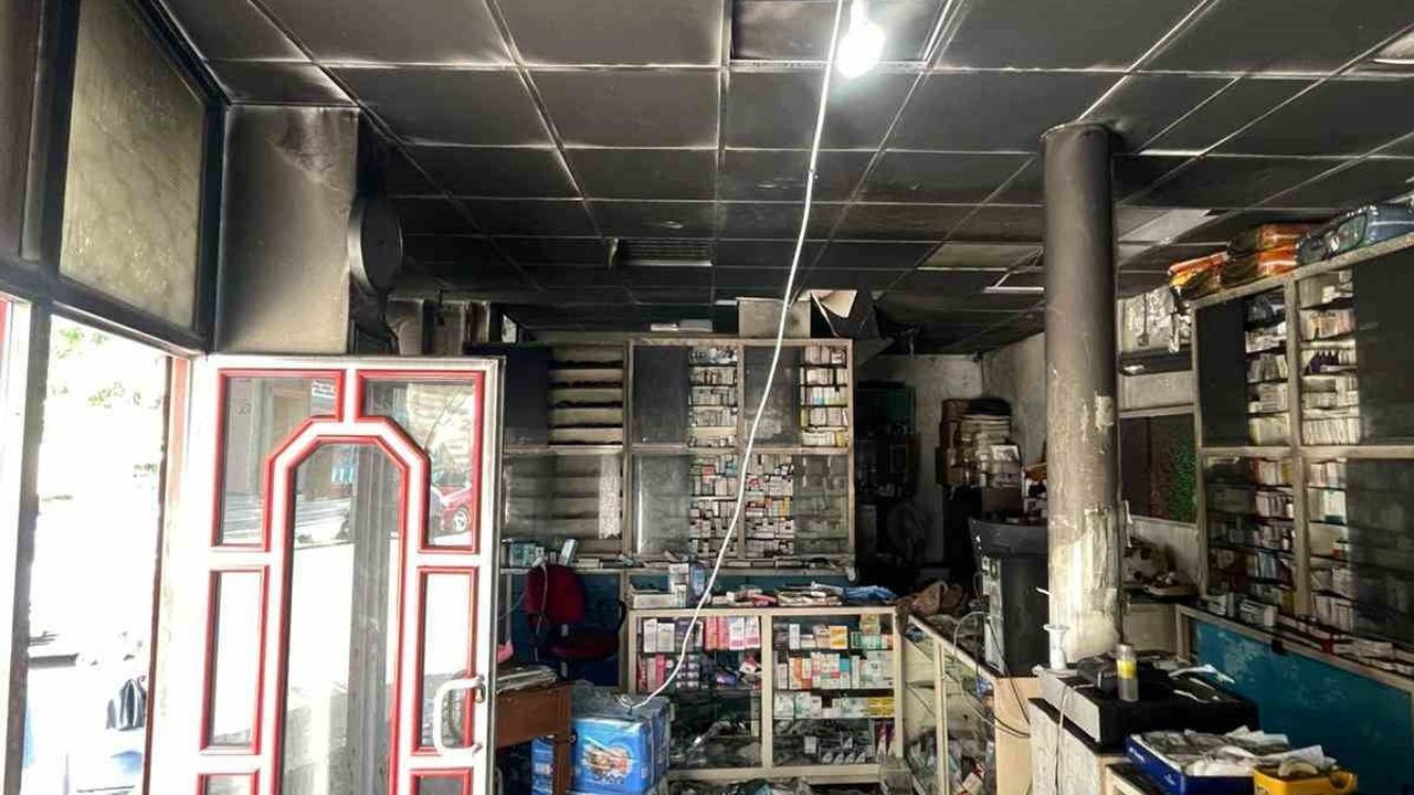 Karapürçek'te eczanede çıkan yangın itfaiye ekiplerince söndürüldü
