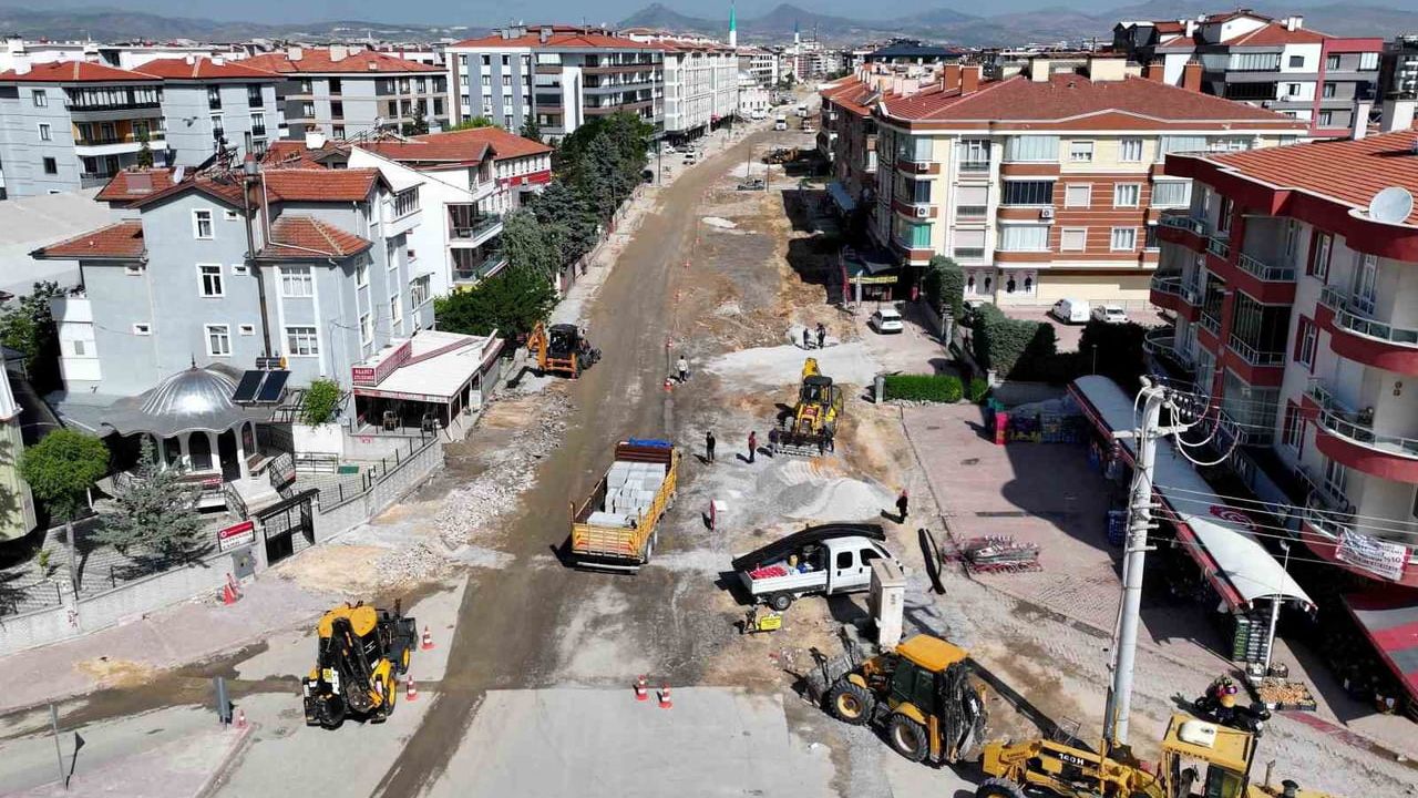 Karatay'da asfalt sezonu: Kanal ve Küçükkumköprü Caddeleri'nde altyapı hazırlıkları sürüyor