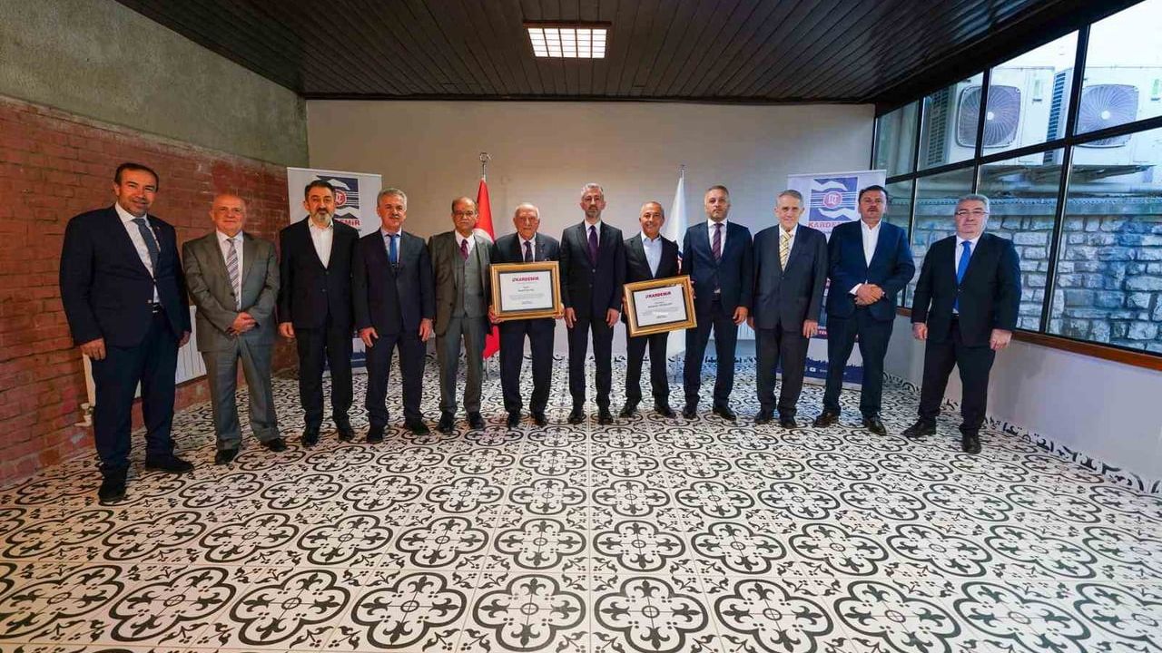 KARDEMİR'de Onursal Başkanlık Belgeleri Kamil Güleç ve Mutullah Yolbulan İçin Takdim Edildi