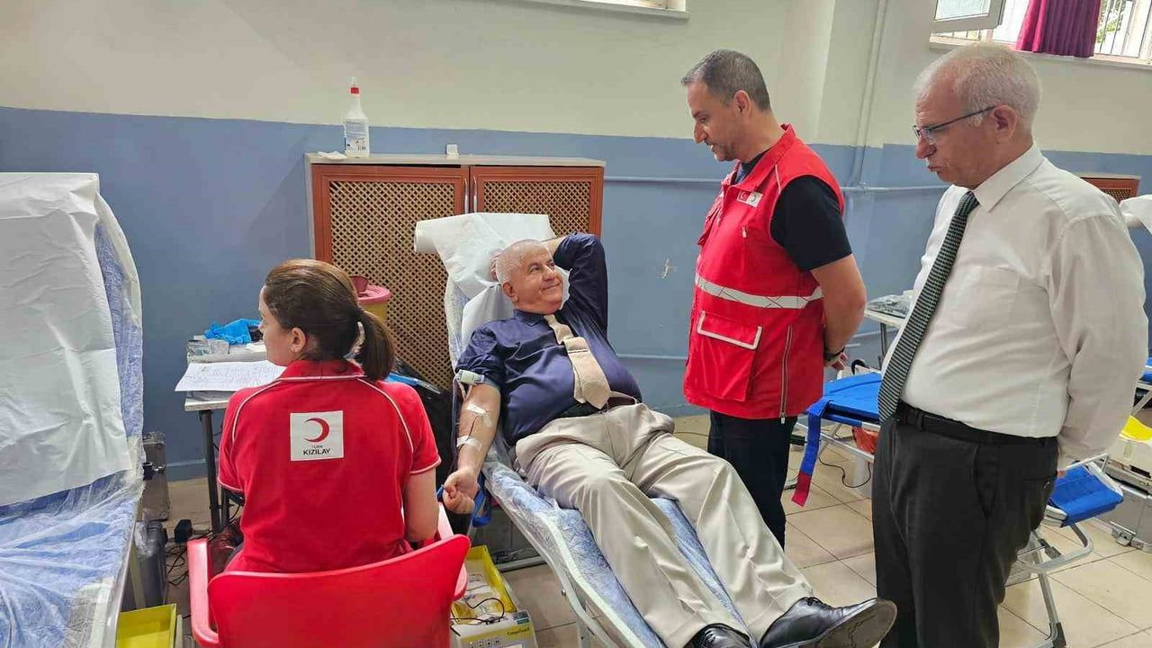 Karesi’de 'Okulumda ’KAN’panya Var!' etkinliğinde eğitimciler kan bağışı yaptı