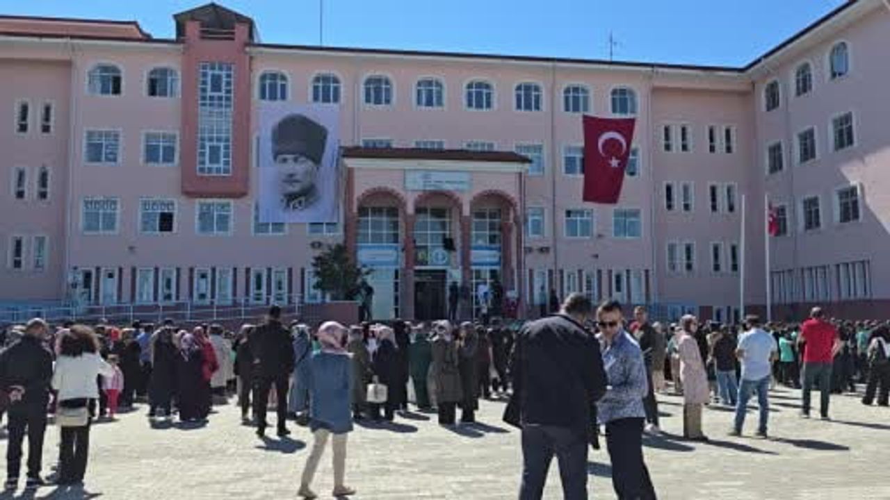 Karne gününde anlamlı açılış: Şehit Adem Cankurtaran’ın hatıraları okulda sergilenecek
