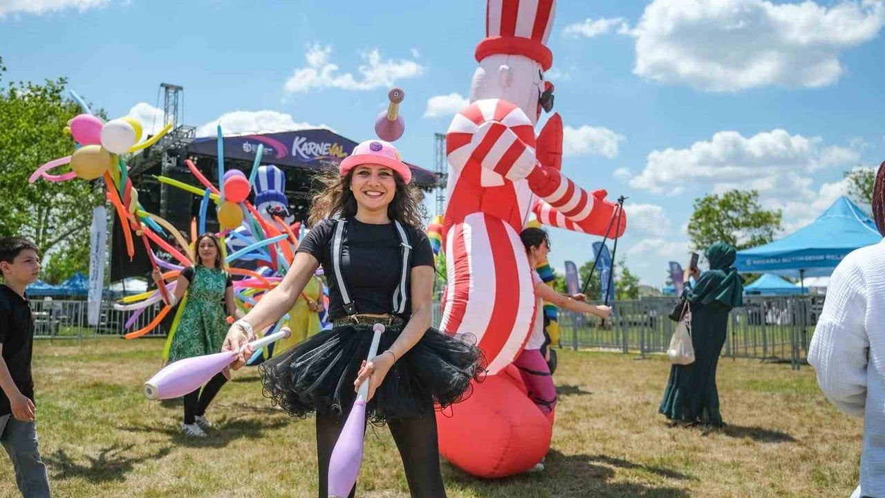 Karneval Çocuk Şenliği on binleri İzmit Millet Bahçesi'nde buluşturdu