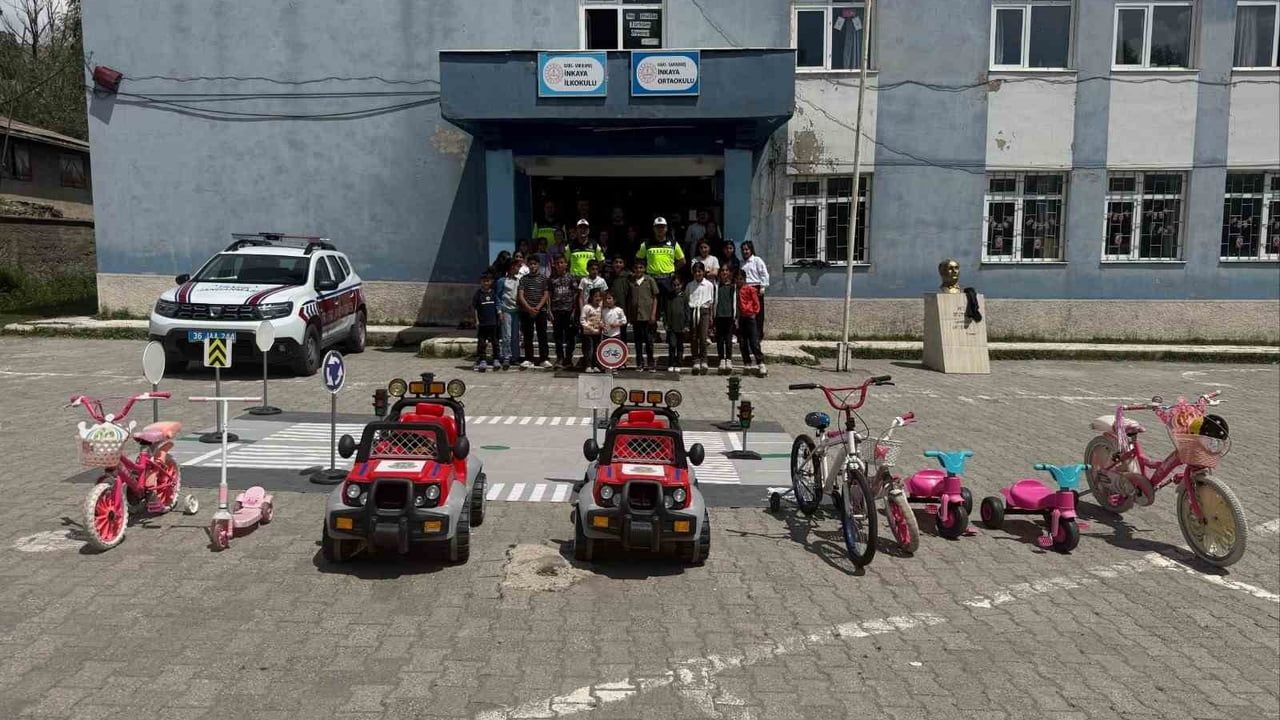 Kars’ta 207 öğrenciye trafik eğitimi verildi