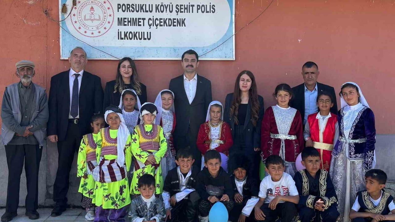 Kars’ta Porsuklu Şehit Polis Mehmet Çiçekdenk İlkokulu'nda yıl sonu etkinliği