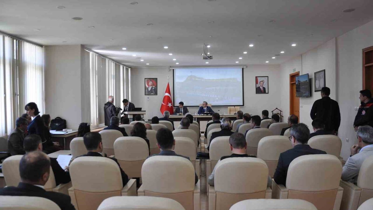 Kars Valisi Ziya Polat: Sonuç odaklı talep — İl Su Kurulu'nda su tasarrufu ve denetimler öne çıktı