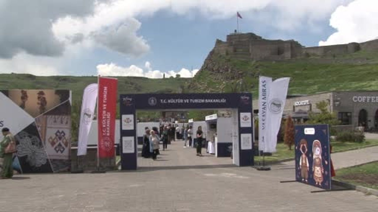 Kars Yaşayan Miras Şöleni renkli gösterilerle başladı