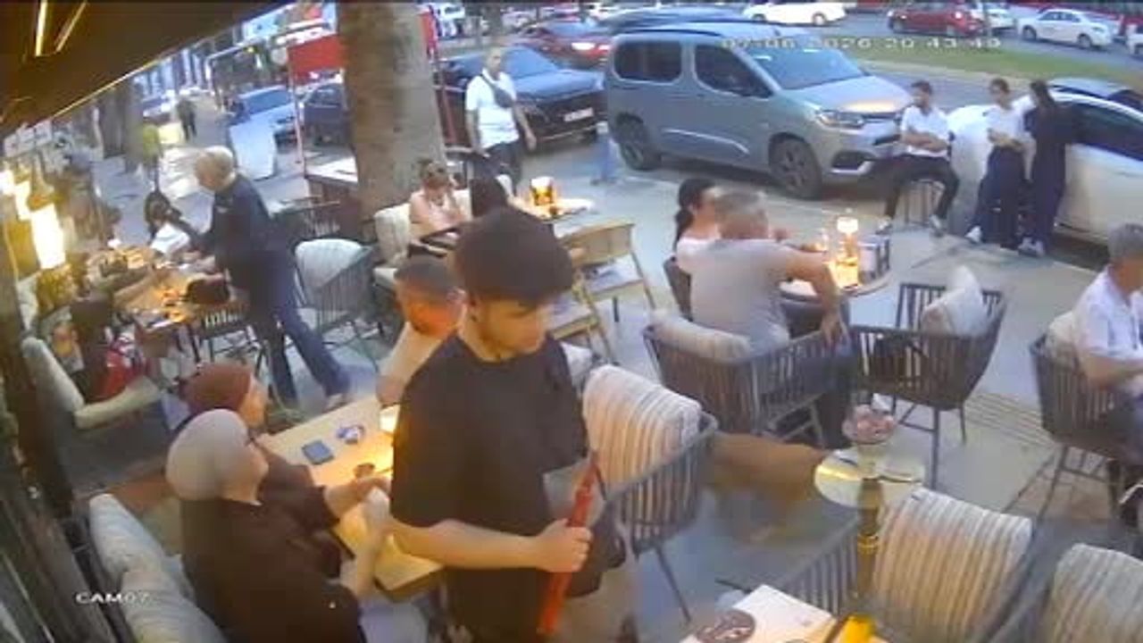 Karşıyaka'da bıçaklı saldırı: 15 yaşındaki Erdem Demir hayatını kaybetti