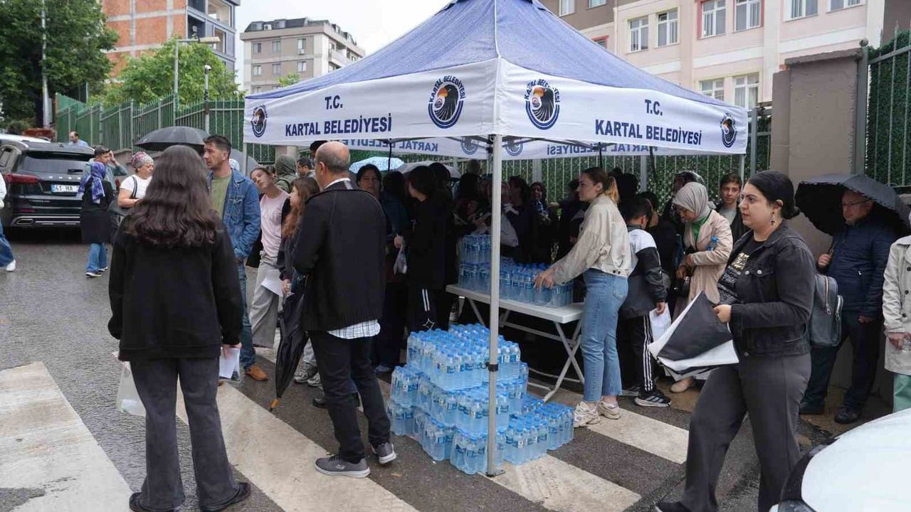 Kartal Belediyesi'nden LGS öğrencilerine sınav günü desteği