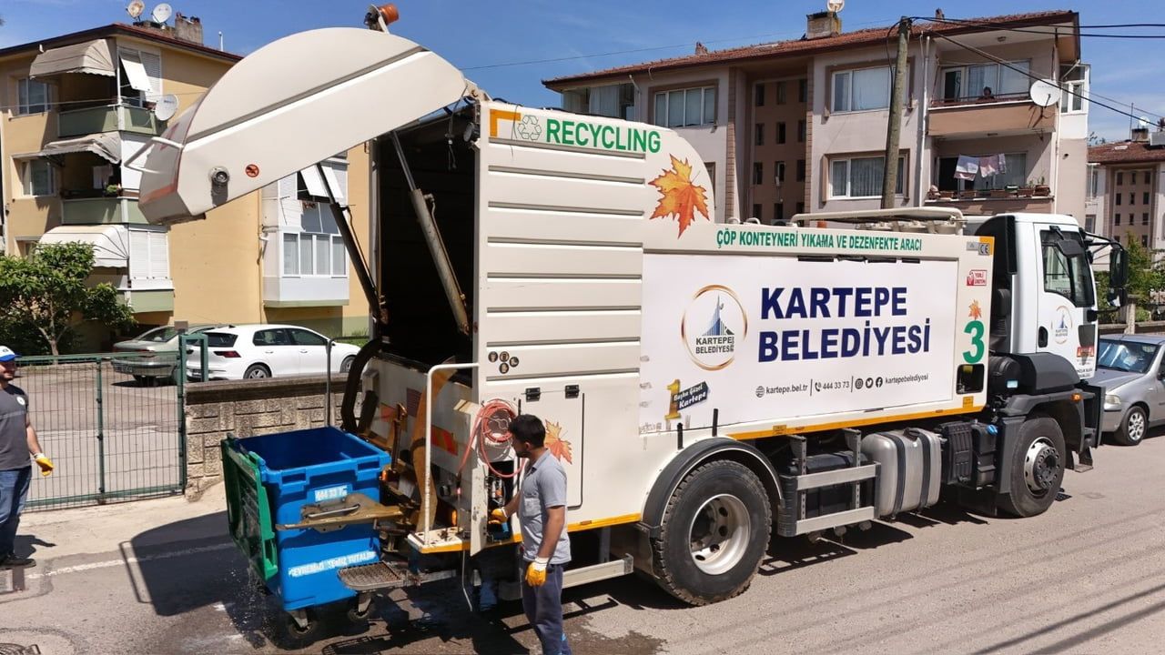 Kartepe’de Bayram Sonrası Çöp Konteynerlerinde Yoğun Temizlik ve Dezenfeksiyon