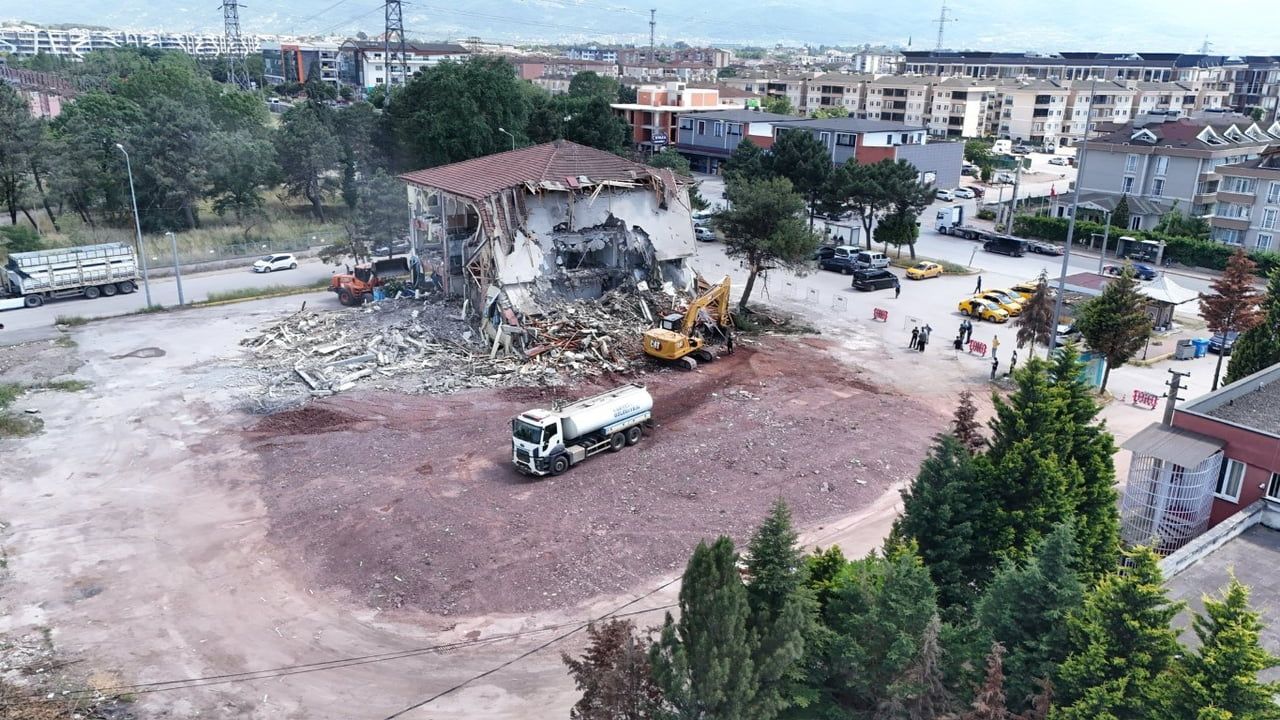 Kartepe Devlet Hastanesi arazisi Sağlık Bakanlığı’na devredildi — Yıkımlar tamamlandı