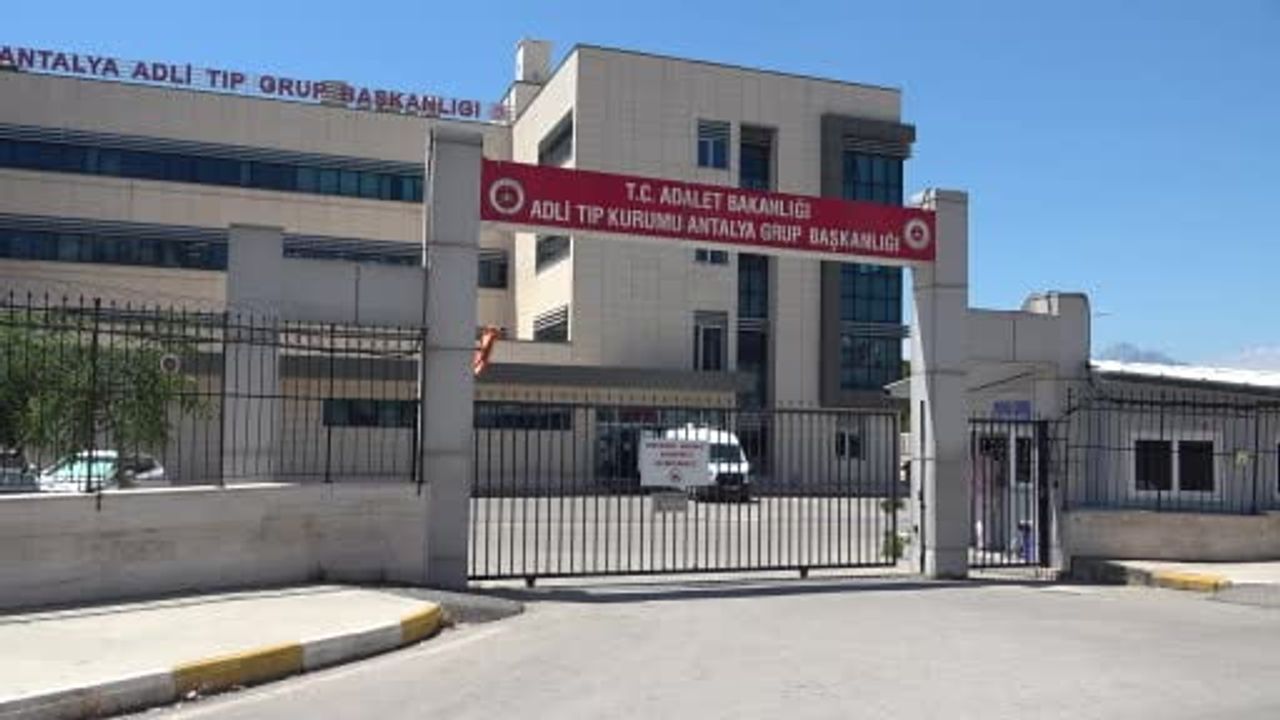 Kaş'ta zıpkınla dalış yapan genç kayalıklara sıkışarak hayatını kaybetti