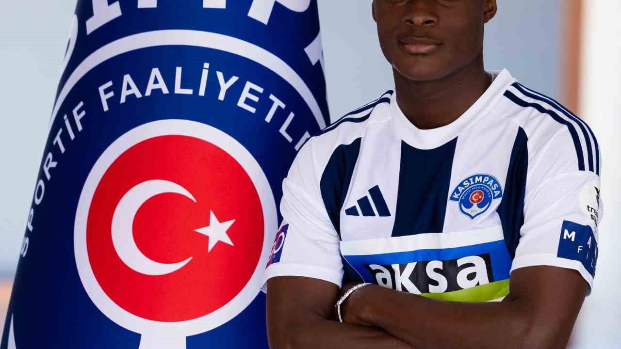 Kasımpaşa, 2007 doğumlu Dalo Stann Elysee'i USC Bassam'dan transfer etti