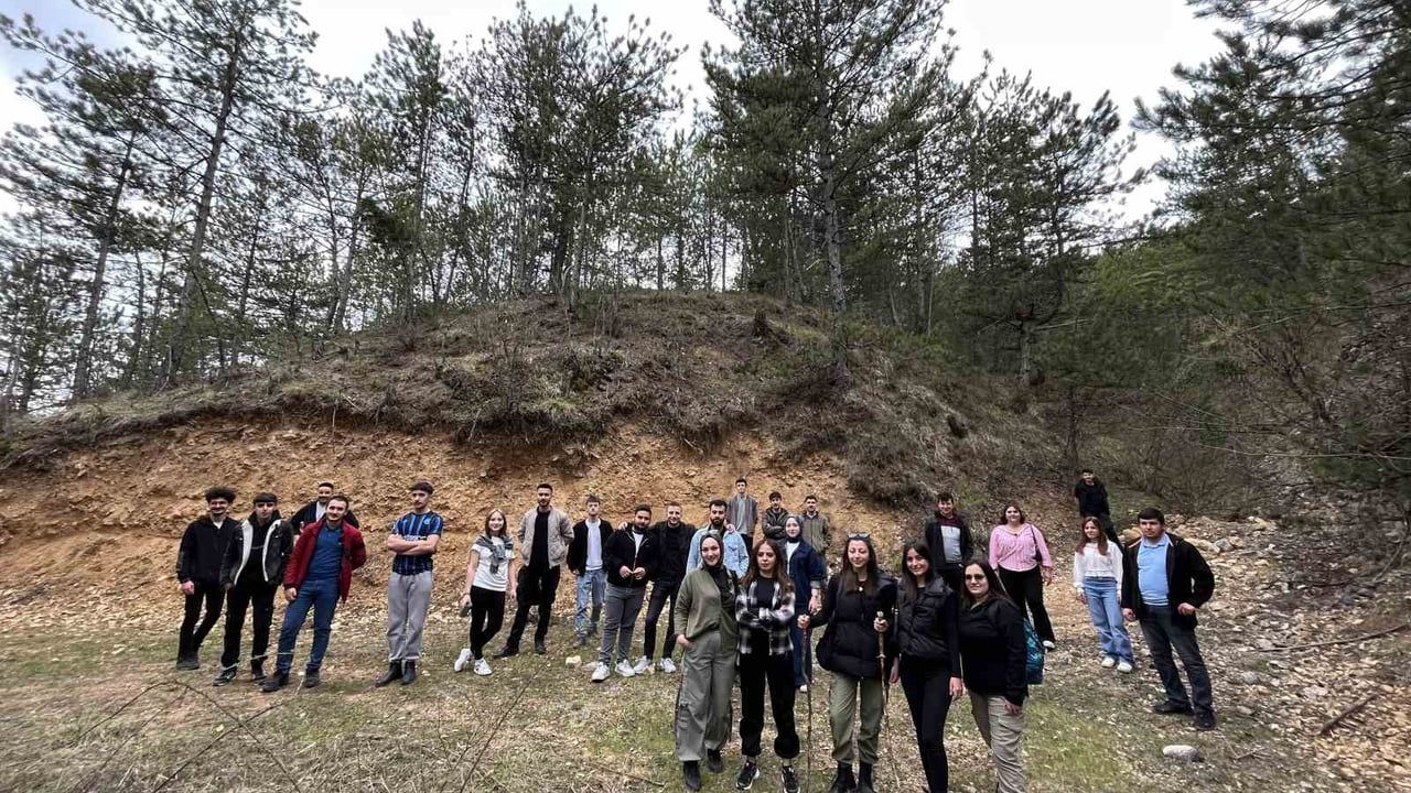 Kastamonu Araç’ta MYO öğrencileri tarihi ve kültürel alanları gezdi; sahada uygulamalı eğitim aldı