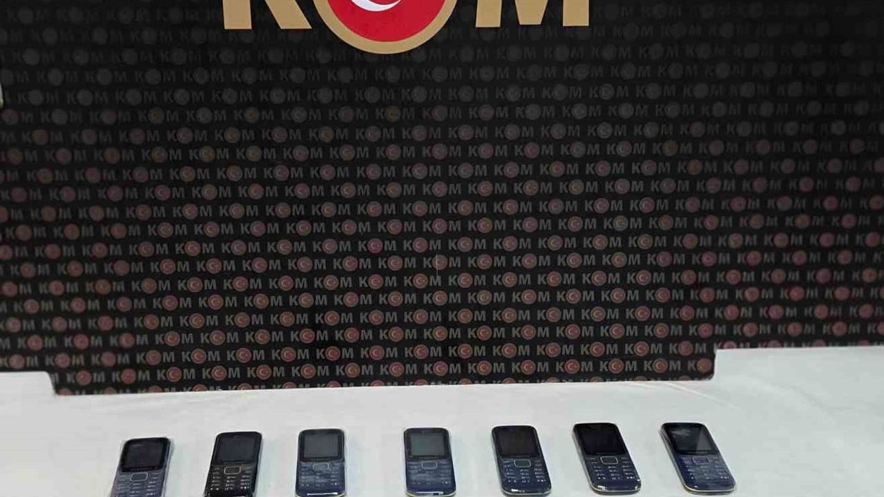 Kastamonu’da iş yerinde kaçak telefon operasyonu: 19 telefon, 1 gözaltı
