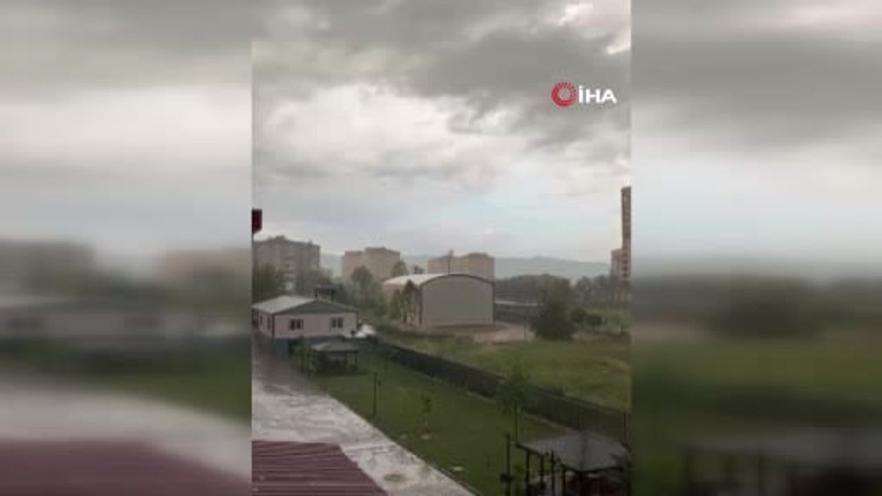 Kastamonu'da jimnastik salonuna yıldırım düşmesi kamerada