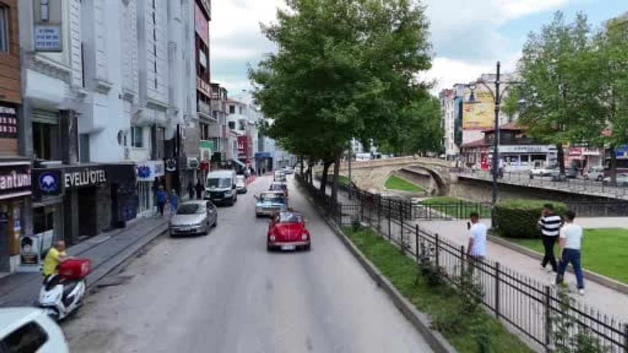 Kastamonu’da Klasik Araç Sergisi ilgi gördü — Konvoyla başlayan etkinlikte 50-55 araç sergilendi