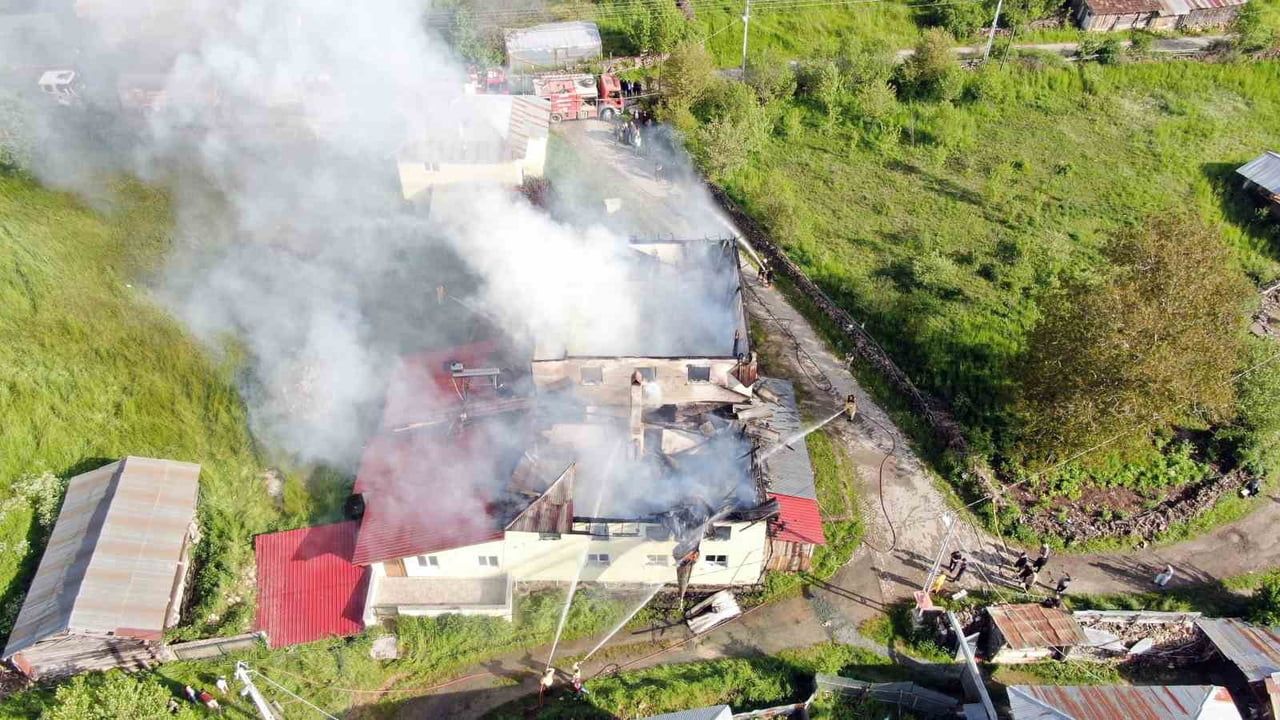 Kastamonu Daday Kayı Köyünde Yangın: Cami, Gasilhane ve Yemekhane Kullanılamaz Hale Geldi