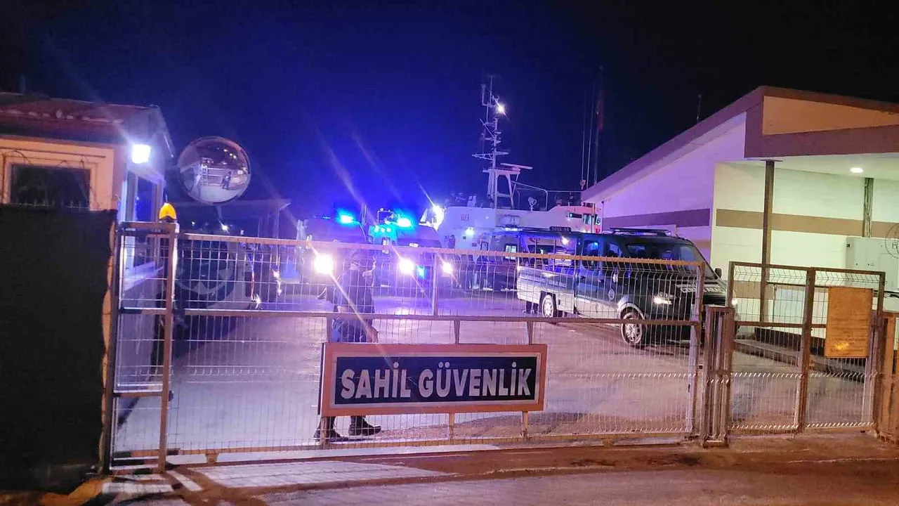 Kastamonu İl Sağlık Müdürü Yavuzyılmaz: 'Duru 67' balıkçı teknesindeki yaralılara gemide müdahale edildi