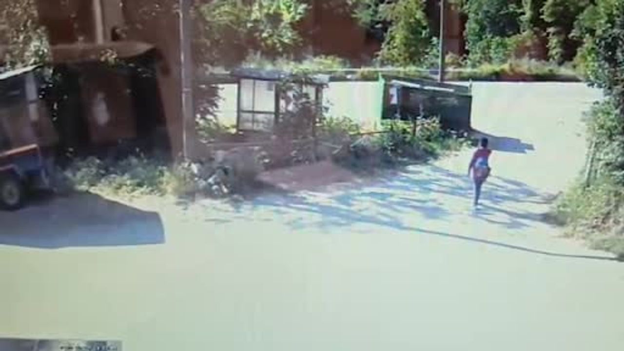 Kastamonu İnebolu'da fren boşalması sonucu devrilen kamyon: Öğrenci saniyelerle kurtuldu