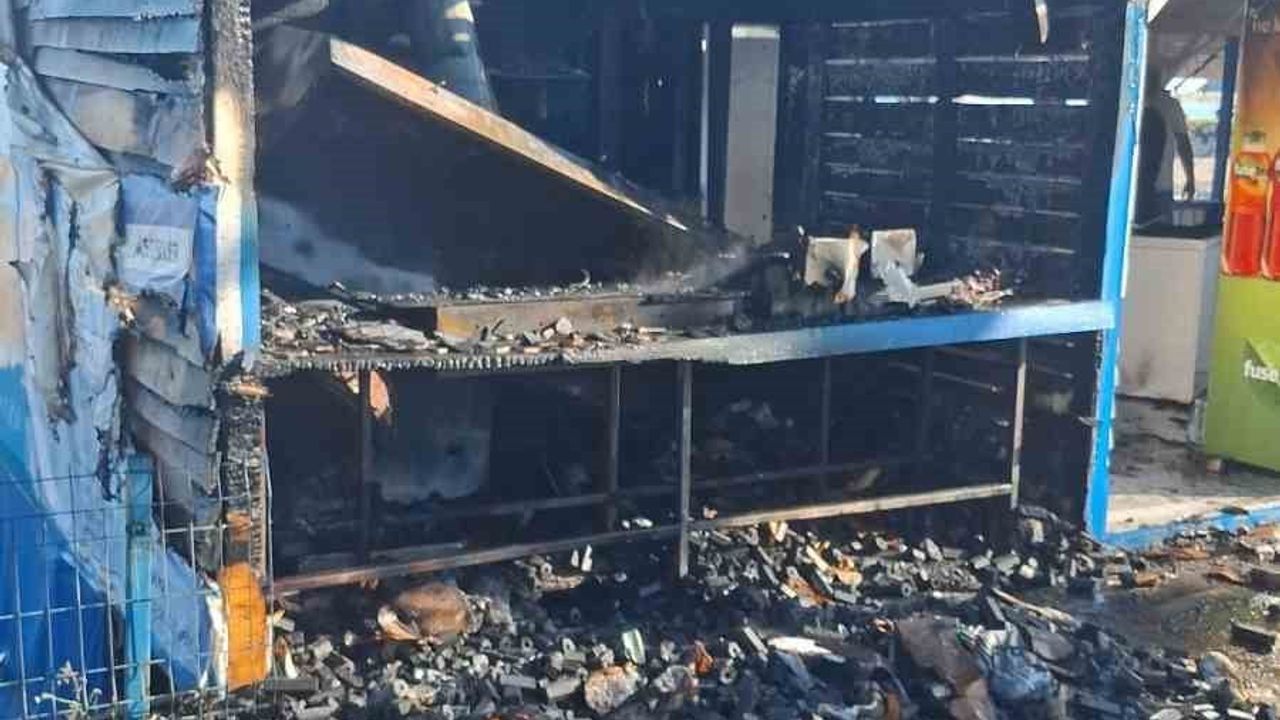 Kastamonu'nun Cide ilçesinde kafe yangını itfaiye tarafından söndürüldü