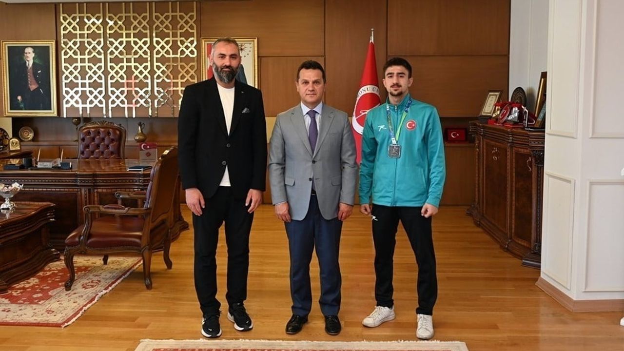 Kastamonu Üniversitesi rektörü dünya ikincisini tebrik etti
