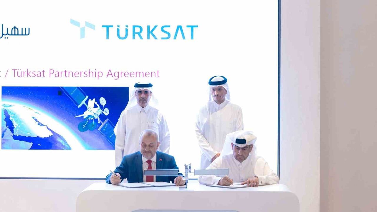 Katar’da Es’hail-3/Türksat-Biruni uydusu için stratejik ortaklık anlaşması imzalandı