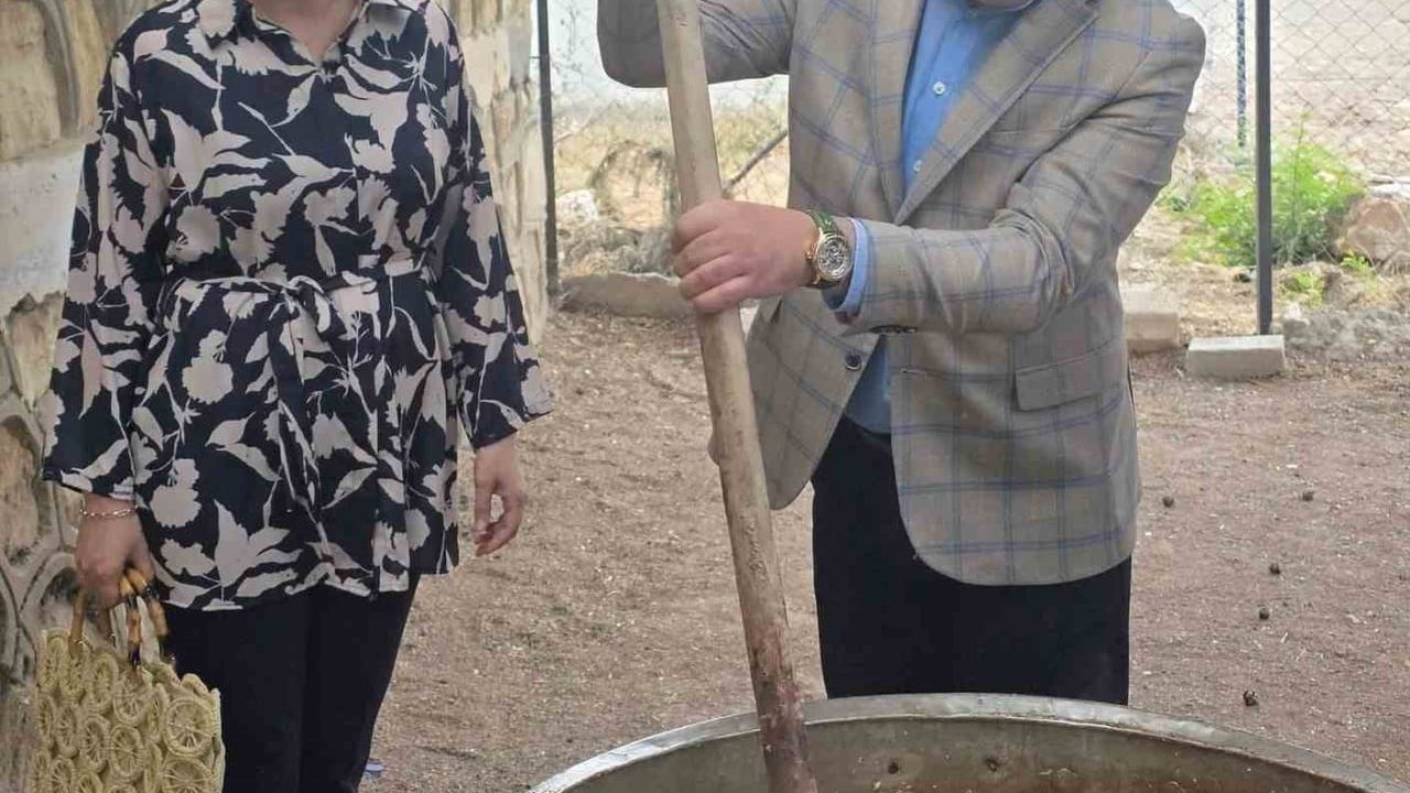 Kaymakam Algın Karaburun'da aşure etkinliğine katıldı