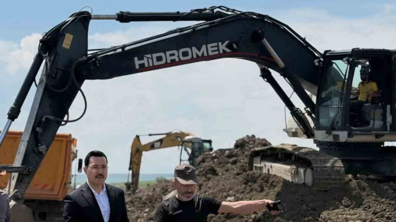 Kaymakam Demirtaş demiryolu şantiyesinde incelemelerde bulundu