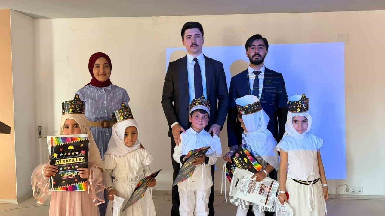 Kaymakam Kahraman minik öğrencilerin heyecanına ortak oldu