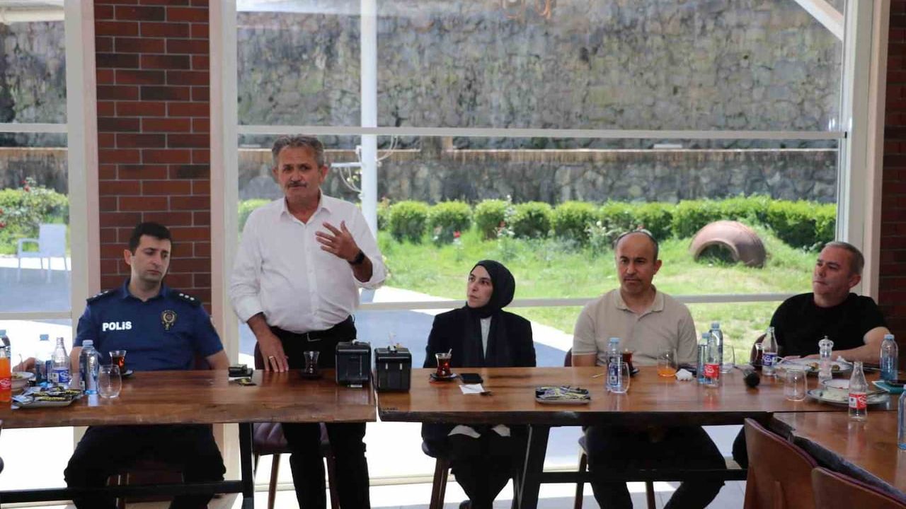 Kaymakam Şeyma Şendur'a veda yemeği düzenlendi
