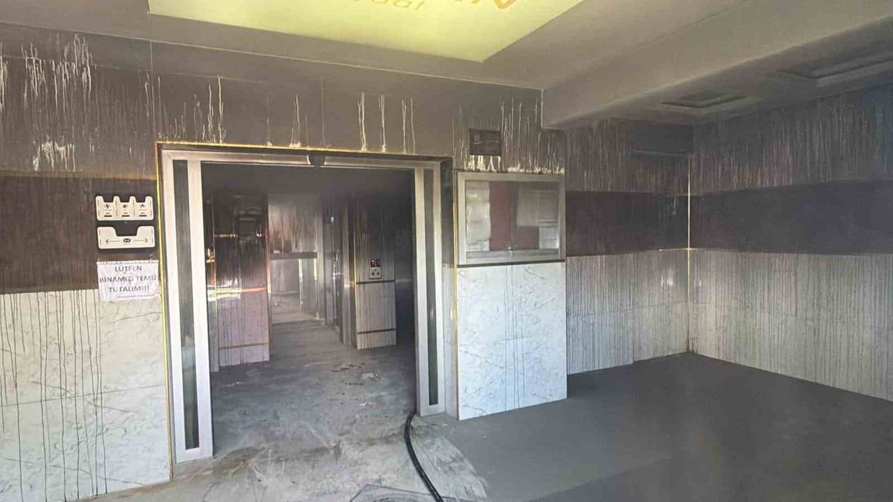 Kayseri’de 12 katlı binada görevli dairesinde yangın