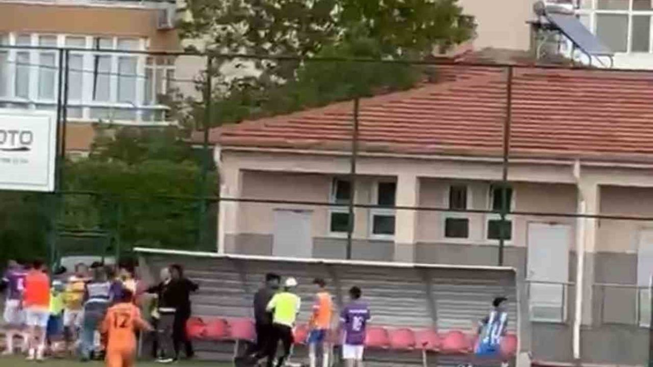 Kayseri'de amatör maçta hakeme saldırı