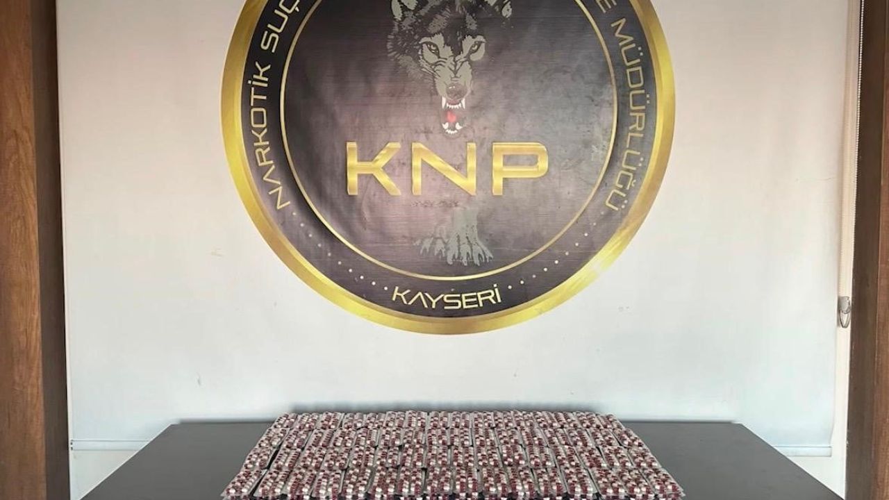 Kayseri’de araç bagajından 4 bin 458 uyuşturucu hap ele geçirildi: 3 kişi tutuklandı