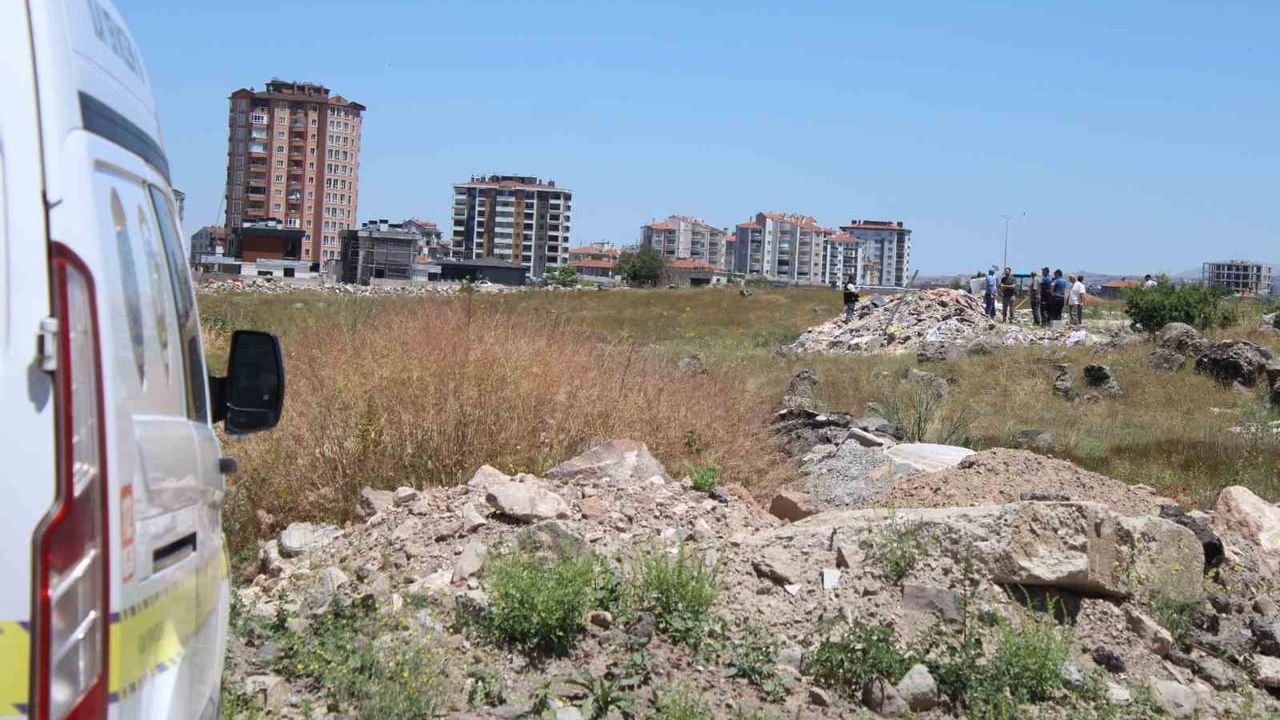 Kayseri'de boş arazide molozlar arasında erkek ceset bulundu
