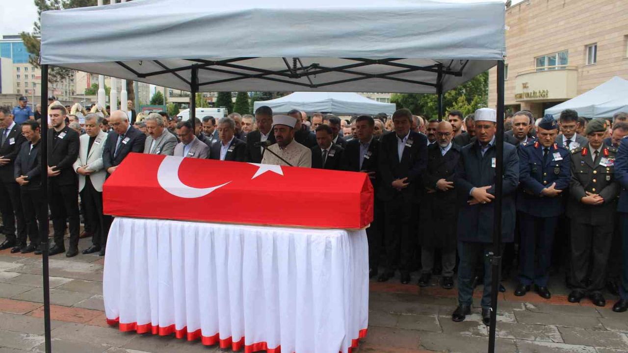 Kayseri'de hayatını kaybeden vali yardımcısı Şenol Esmer için tören düzenlendi