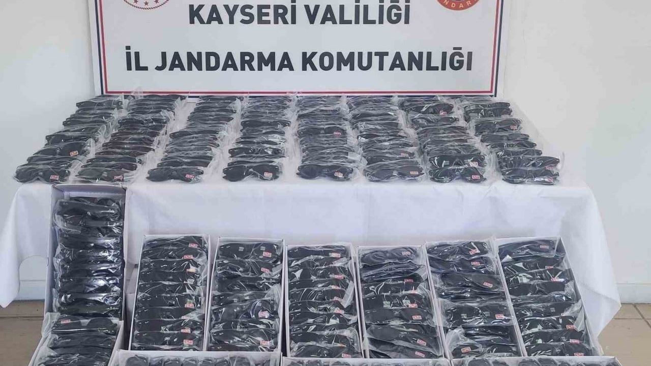 Kayseri'de kargo yoluyla 3 milyon TL değerinde gümrük kaçağı güneş gözlüğü ele geçirildi