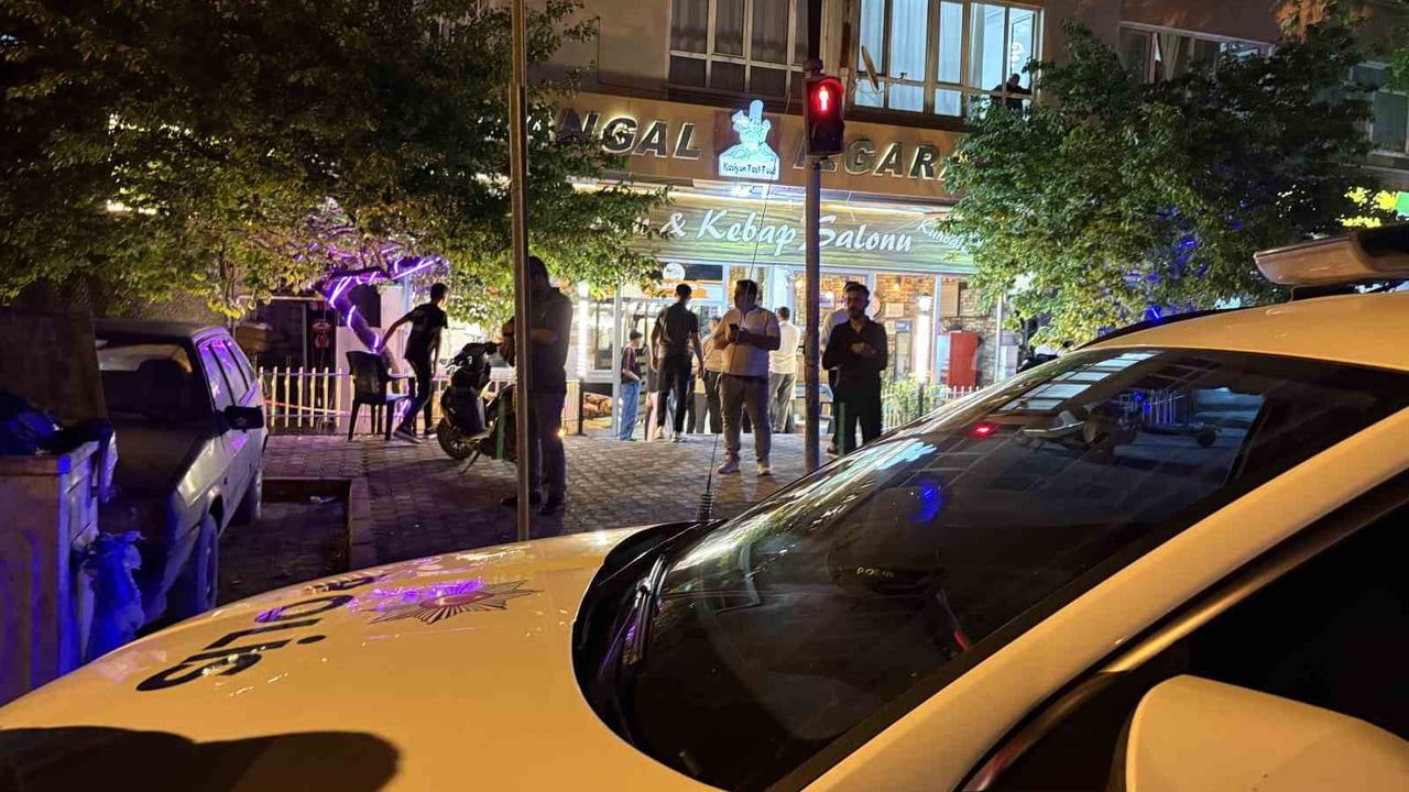 Kayseri'de kebap salonunda döner bıçağıyla kavga: 2 kişi yaralandı