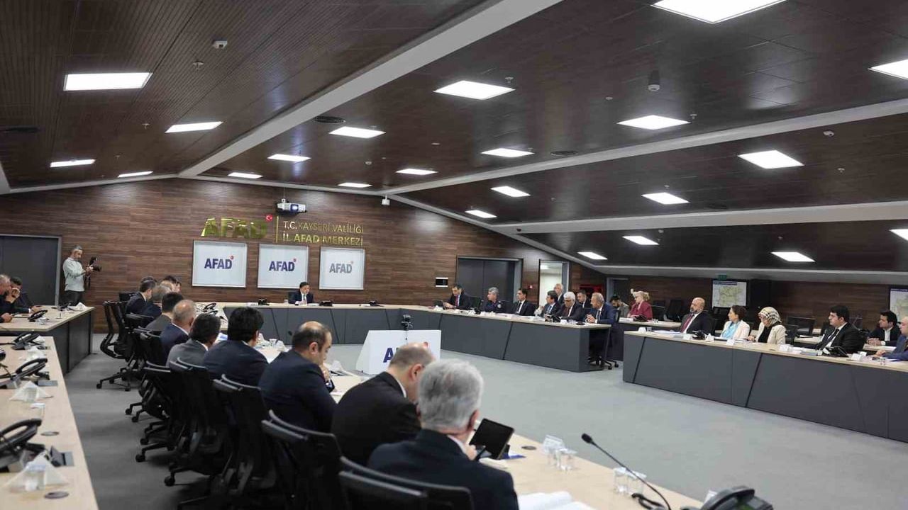 Kayseri'de Kurum Müdürleri Değerlendirme Toplantısı Vali Gökmen Çiçek Başkanlığında